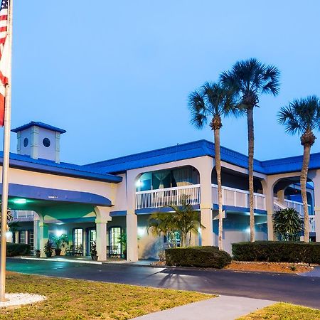 Lake Magdalene Quality Inn Tampa מראה חיצוני תמונה