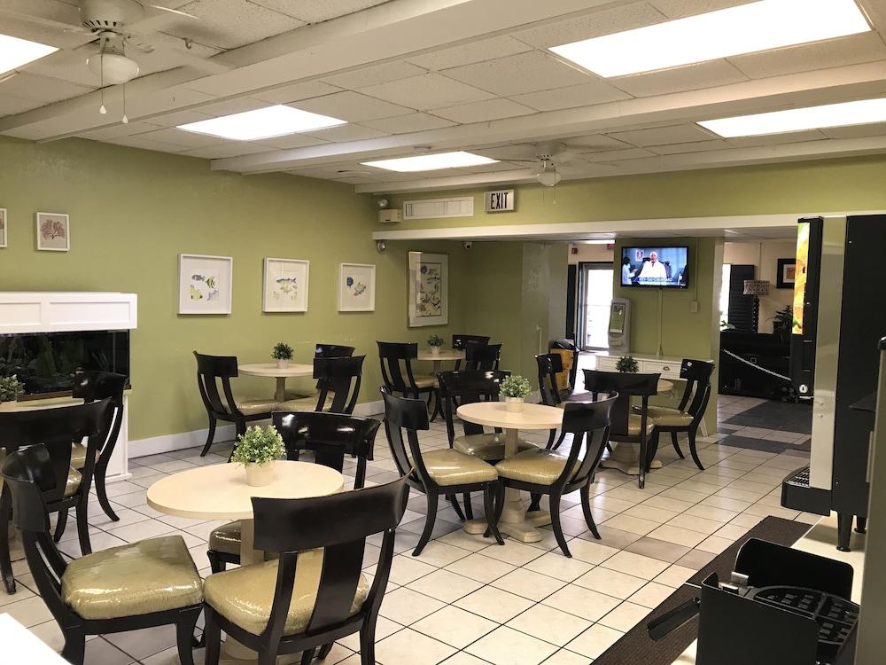 Lake Magdalene Quality Inn Tampa מראה חיצוני תמונה