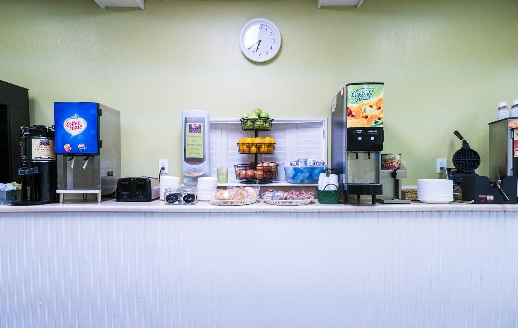 Lake Magdalene Quality Inn Tampa מראה חיצוני תמונה