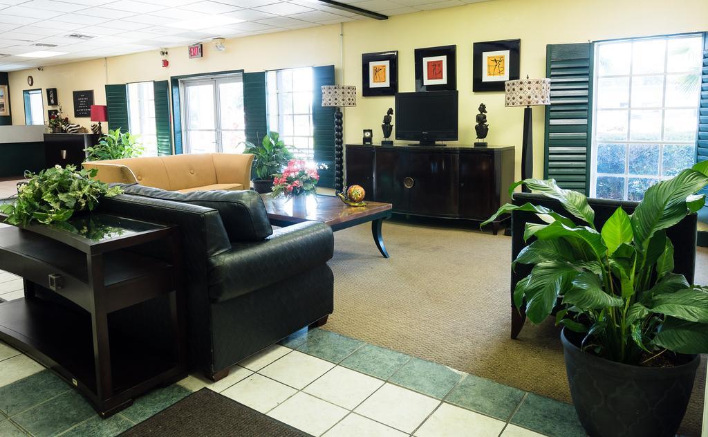 Lake Magdalene Quality Inn Tampa מראה חיצוני תמונה