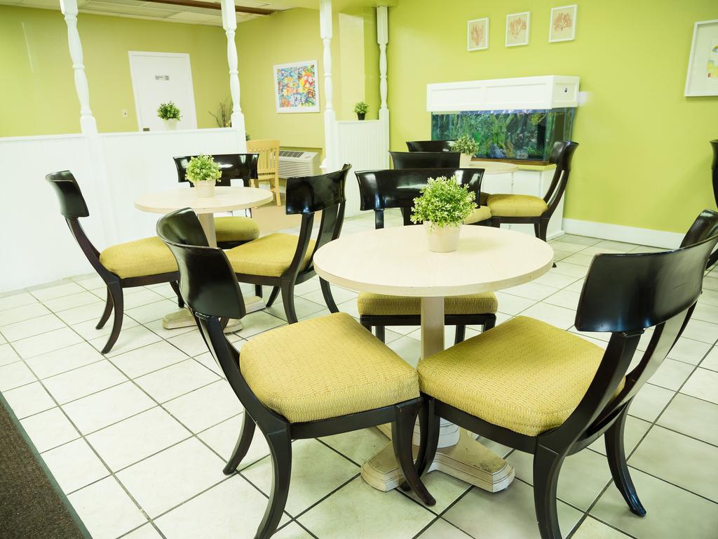 Lake Magdalene Quality Inn Tampa מראה חיצוני תמונה