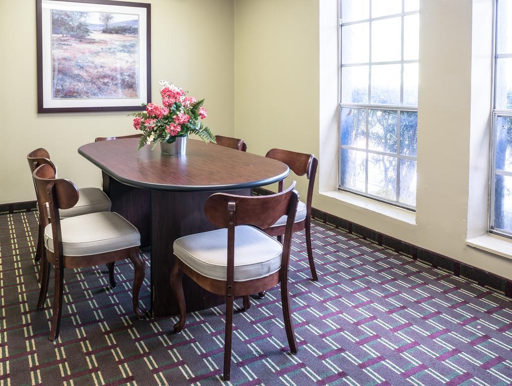 Lake Magdalene Quality Inn Tampa מראה חיצוני תמונה