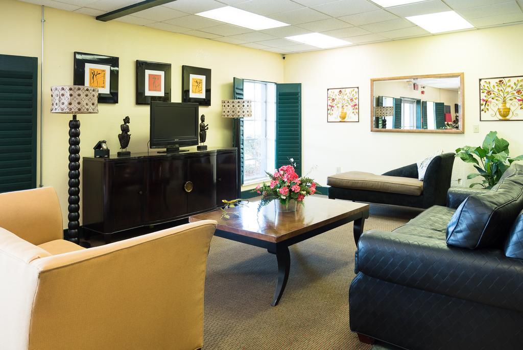 Lake Magdalene Quality Inn Tampa מראה חיצוני תמונה