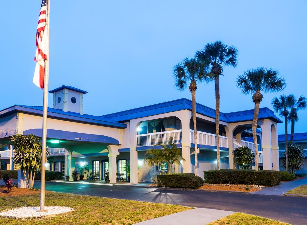Lake Magdalene Quality Inn Tampa מראה חיצוני תמונה