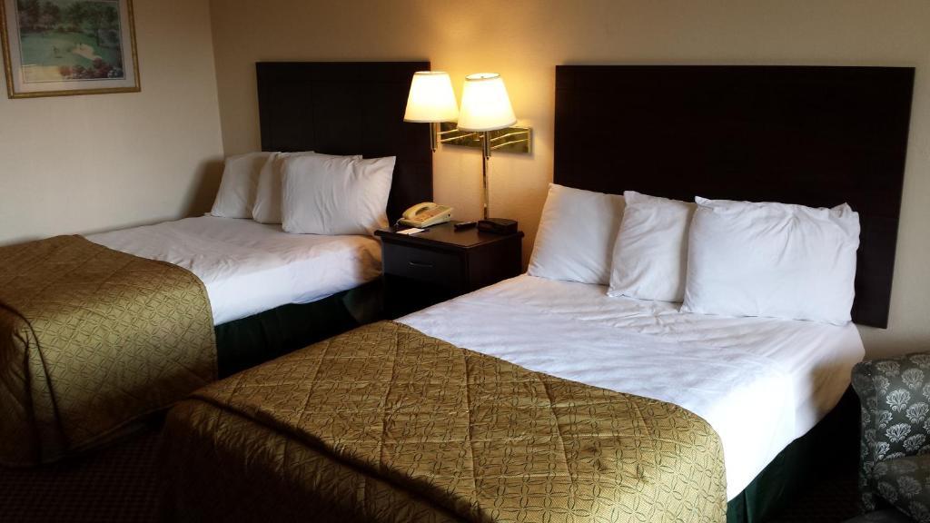 Lake Magdalene Quality Inn Tampa חדר תמונה